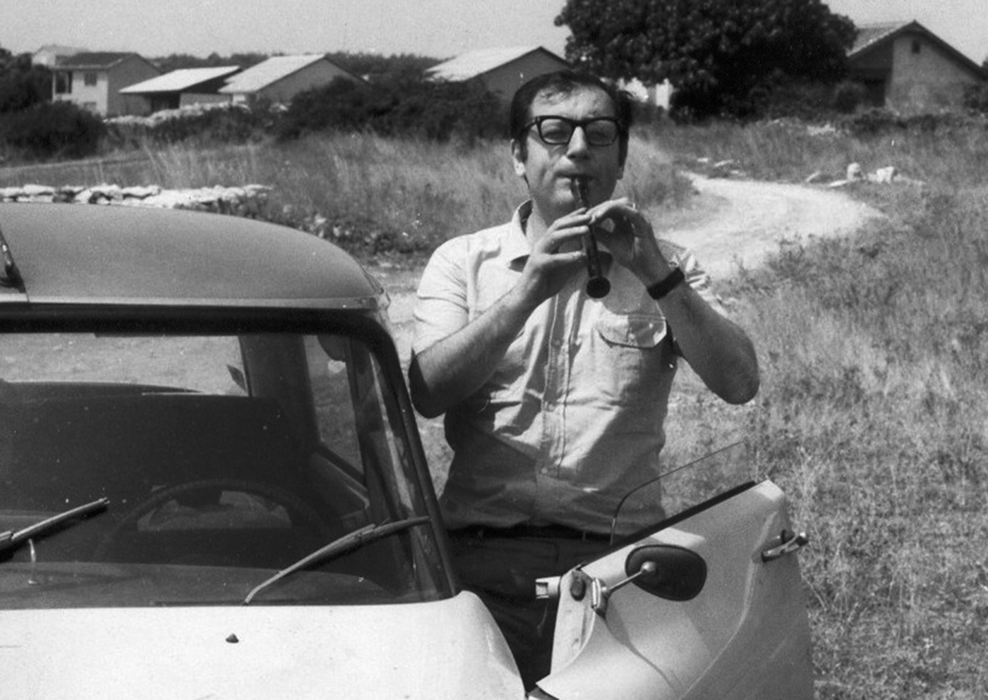 Umberto Eco suona flauto - Biografia